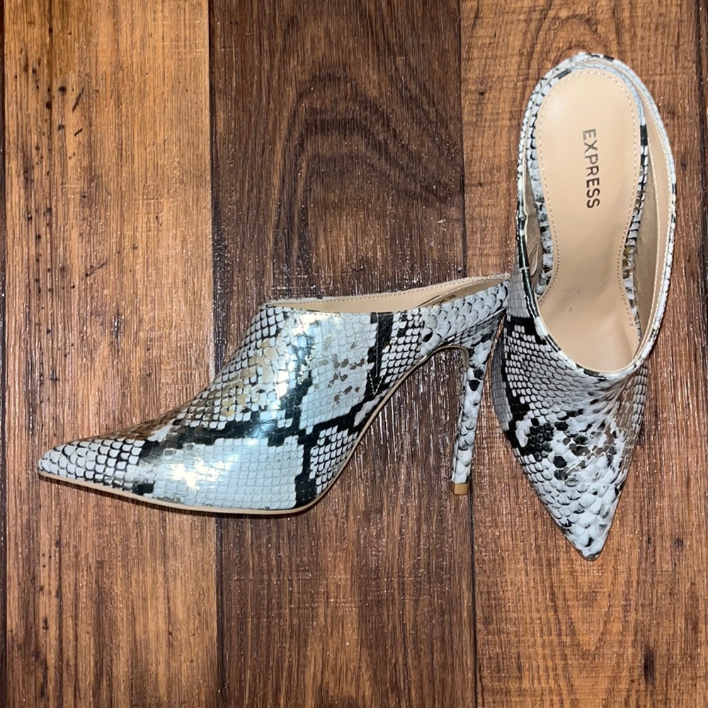 EXPRESS / METALLIC SNAKESKIN HEELED MULE / 7